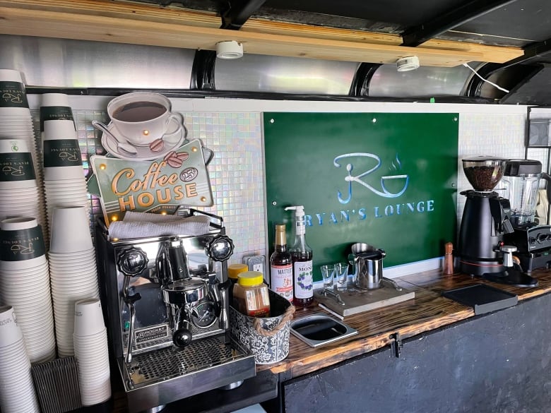 Abre camión de café en memoria de trabajador muerto en explosión en planta de residuos de St. Catharines