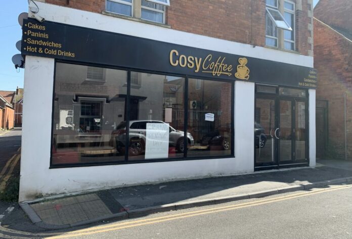 La nueva cafetería del centro de la ciudad de Burnham-On-Sea abre para los negocios