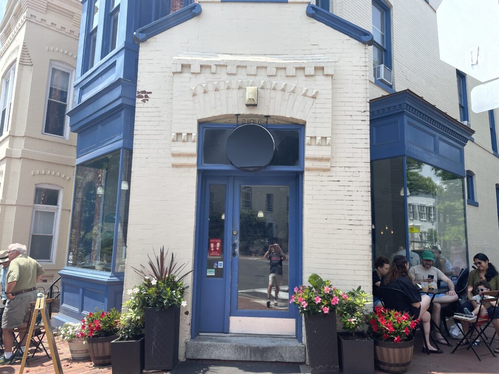 Saxbys se convierte en Coffee Republic – PoPville