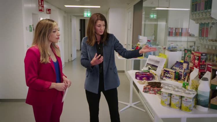 Starbucks tiene un problema climático de taza de café como booms móviles y drive-thru